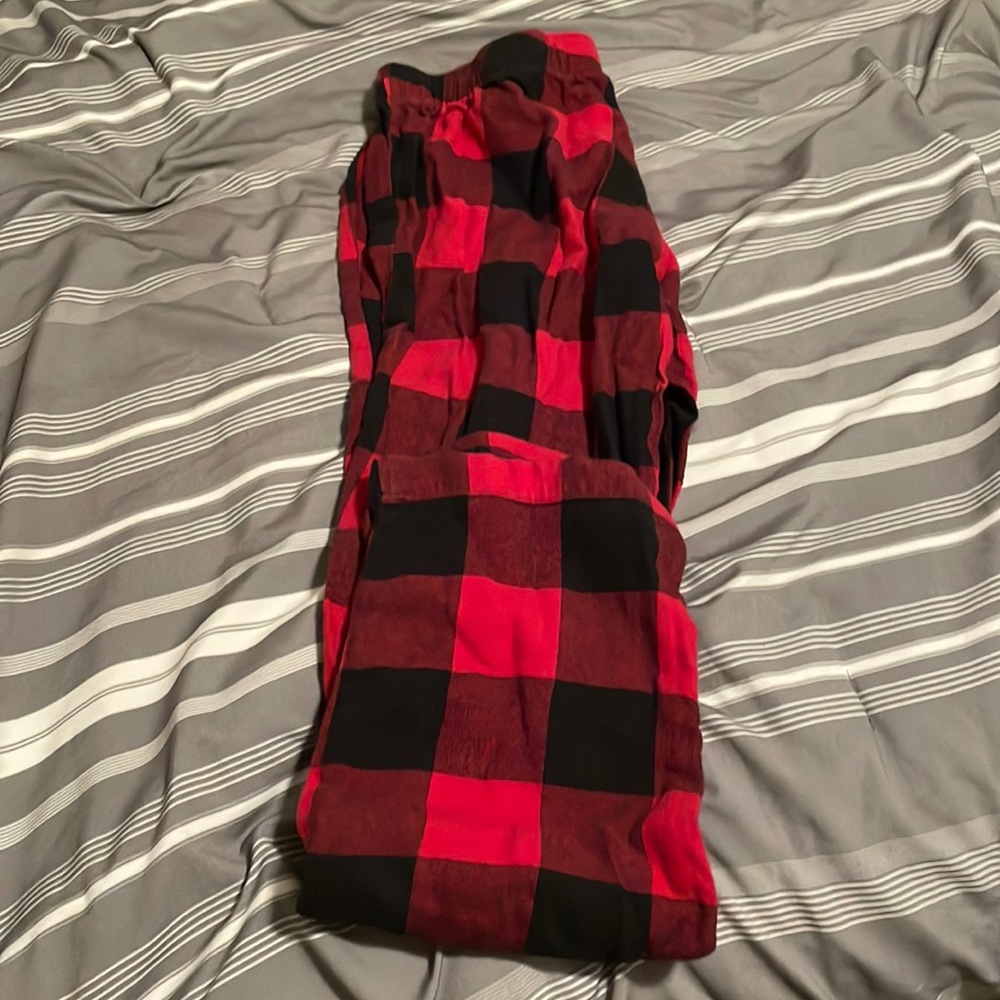 Old navy red and black flannel pants